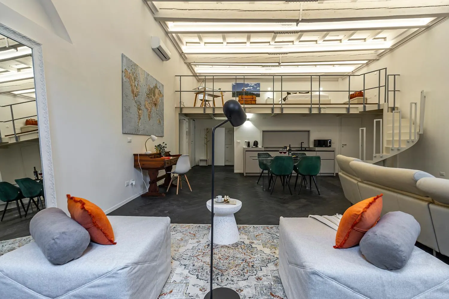 Righi Suite Apartment Болонья